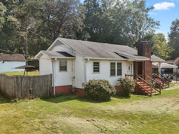 2nd image of 2523 Maple Rd SE