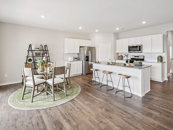 4th image of 522 Zelcova Dr