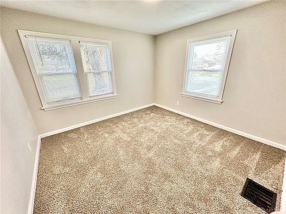 5th image of 4163 Sylvan Dr