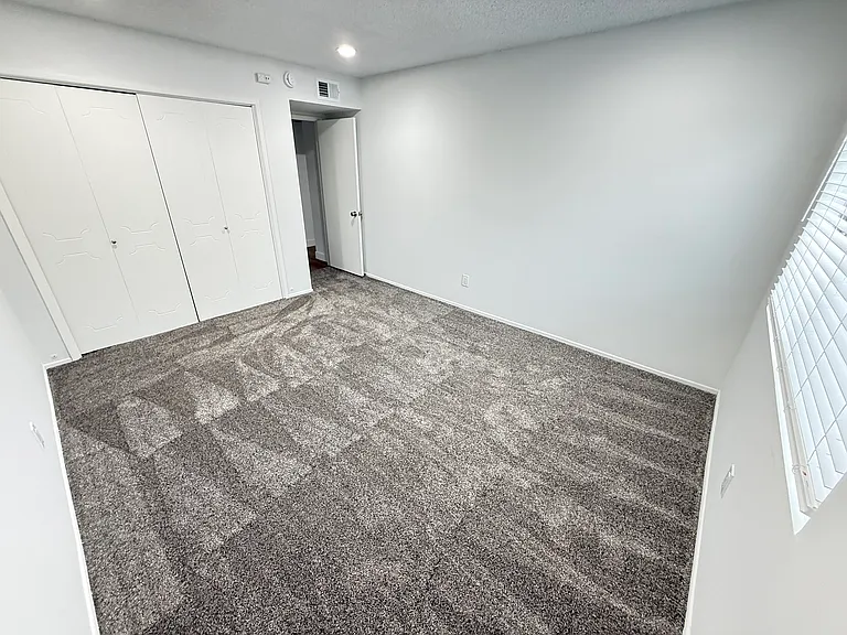 California Euclid Apartments — Photo 38