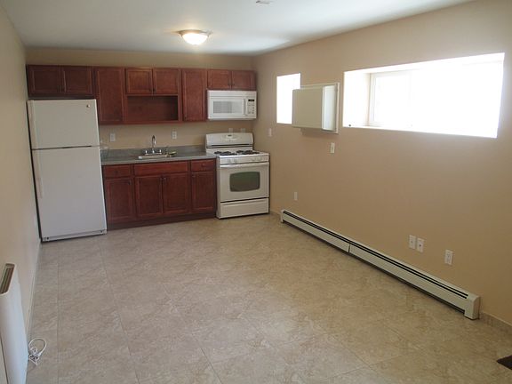 3rd image of 10 Carlton Ct