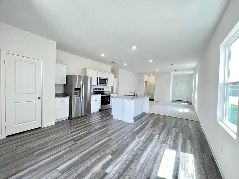 680 Amesbury Rd — Photo 5