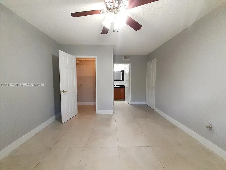 8407 Coral Lake Mnr #8407 — Photo 13