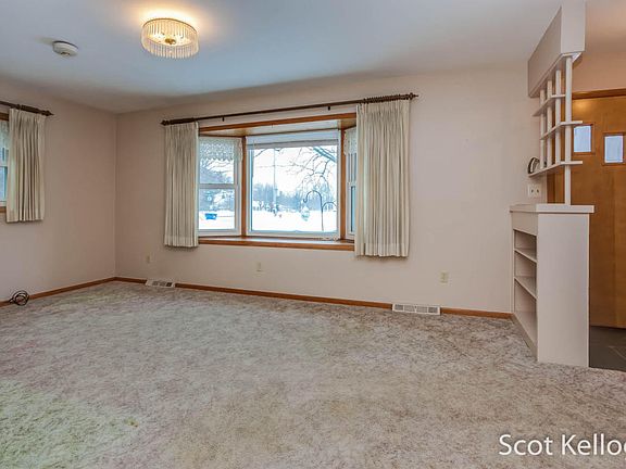 5th image of 3744 Coit Ave NE