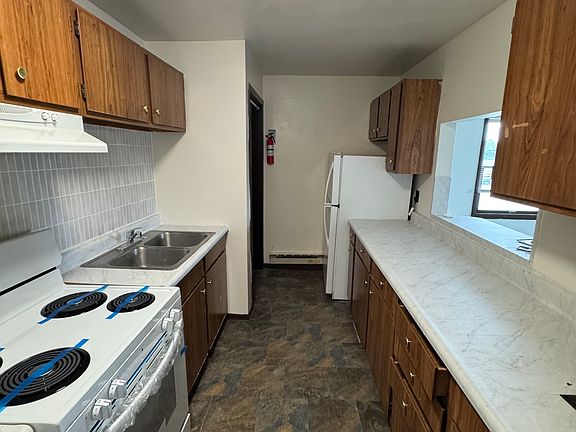 5th image of 225 E Orvis St #4