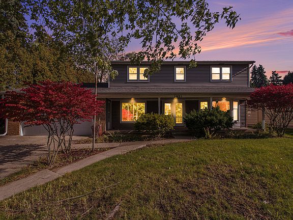 3rd image of 1821 Lake Michigan Dr NW