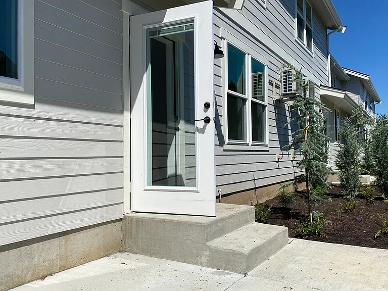 2058 Aaron Dr — Photo 57