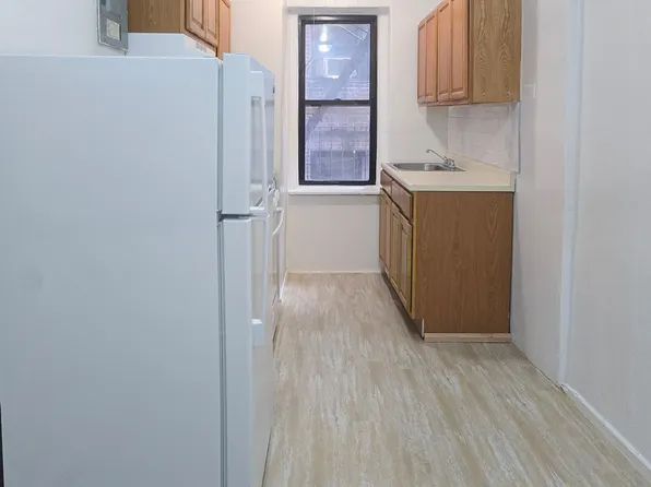721 Walton Avenue image 1 of 7