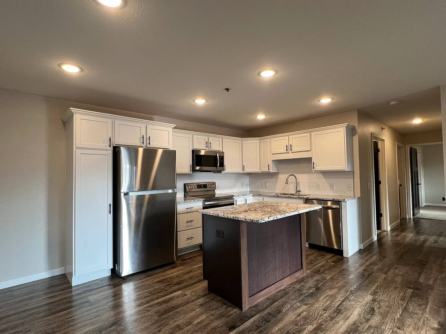3250 Gateway - Unit H — Photo 2
