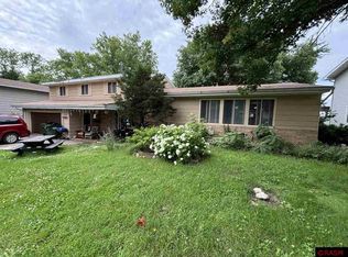 514 11th Ave S, Saint James, MN 56081