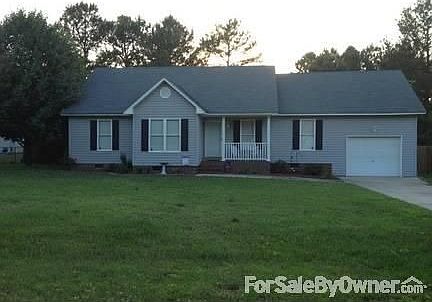 Big front yard, big fenced in back yard