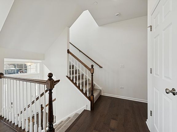 3rd image of 9272 143rd St