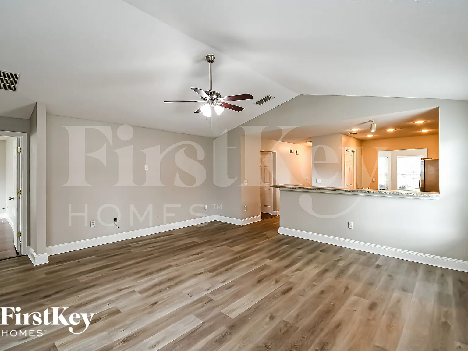 3 bed, 2.0 bath, 1615 sqft, $2,060 — Photo 3