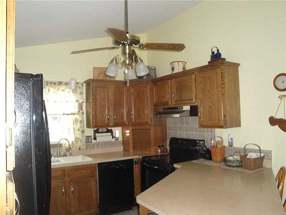 5th image of 4032 Sir Andred Dr