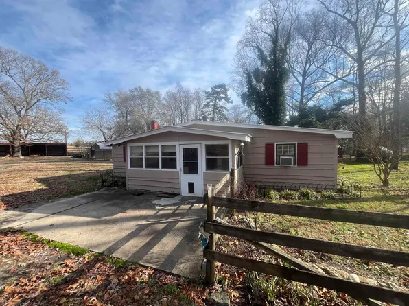 1355 Cudd Dr, Chesnee, SC 29323