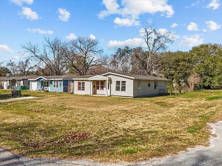 1002 Orange St — Photo 4