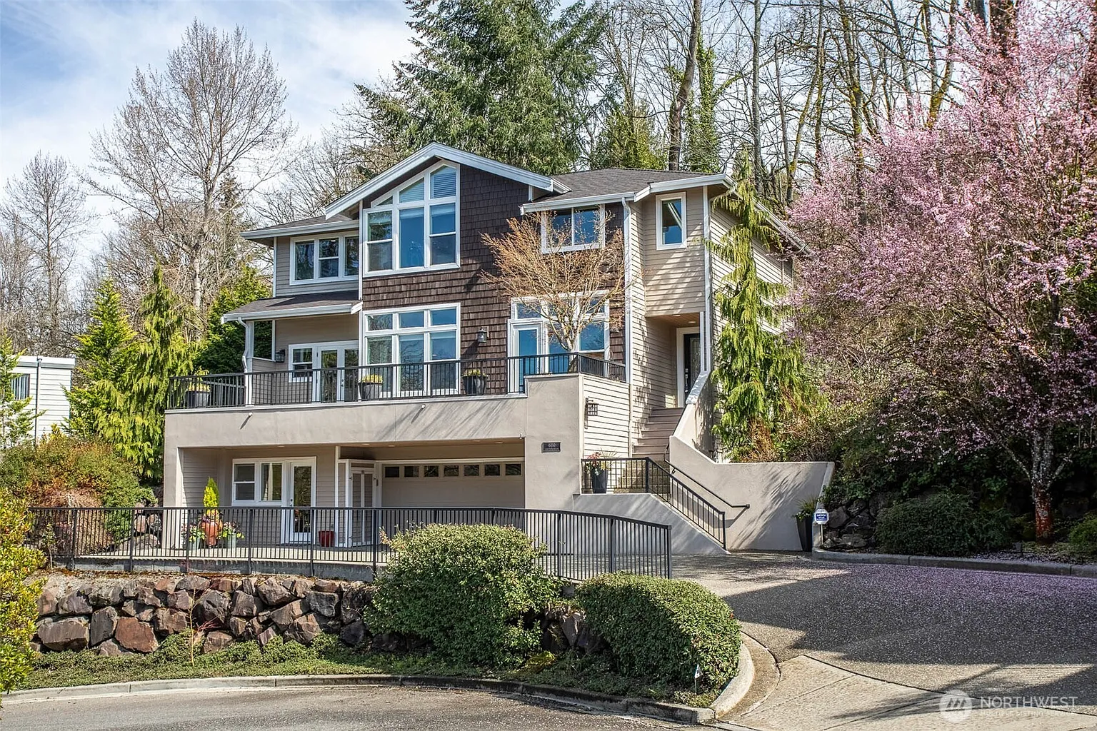 4010 Lake Washington Boulevard SE photo 1