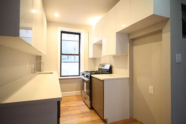 Rented by Grand & Co. | media 2