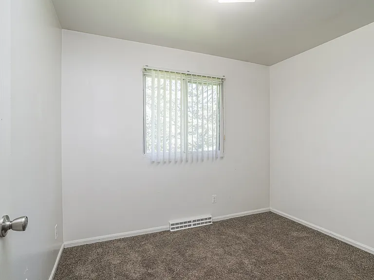 1815 Edgewood Dr — Photo 11
