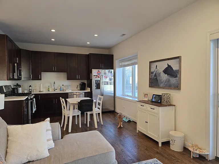 723 W 34th St — Photo 7