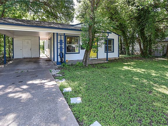 2nd image of 704 Crockett Dr