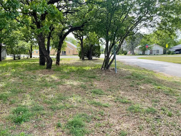 424 N Main St, Cross Plains, TX 76443