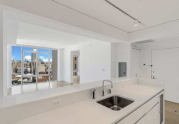 3rd image of 50 Franklin St APT 18B