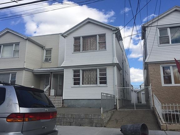 3rd image of 10741 120th St
