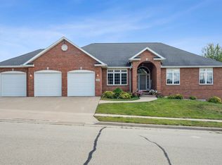2480 Wheatland Dr, Dubuque, IA 52002
