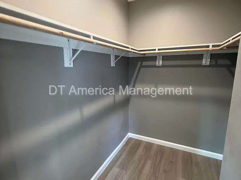 5484 Timothy Dr — Photo 21