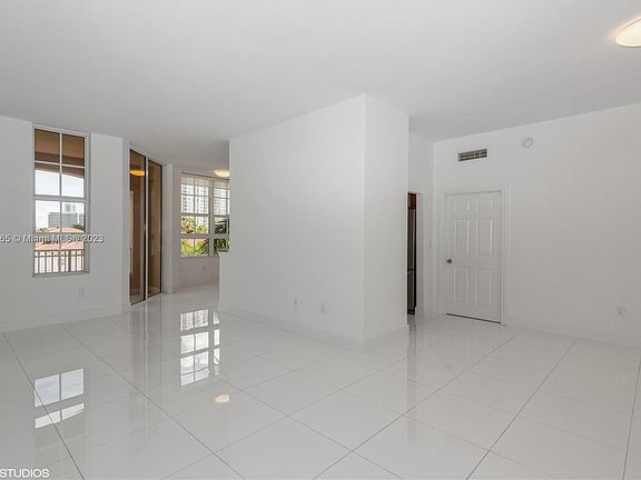 2nd image of 3001 NE 185th St APT 421