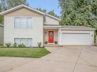 952 Sagewood Ct, Holland, MI 49423