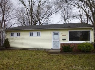 21950 Dante Ave, Oak Park, MI 48237