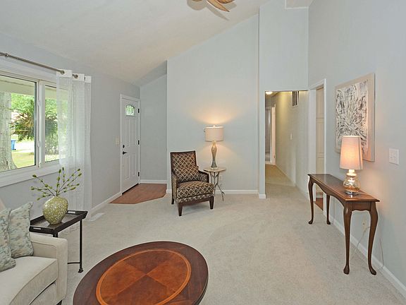 4th image of 138 Beachwood Ave