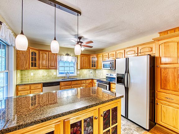 5th image of 898 Spruce Creek Dr