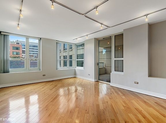 3rd image of 345 N La Salle Dr APT 403