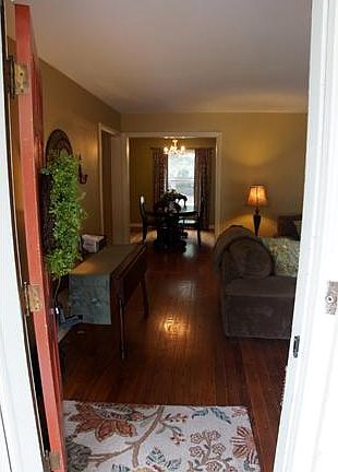 3rd image of 5741 Indianola Ave