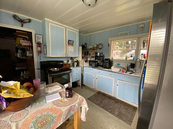 4th image of 18881 Symes Ln