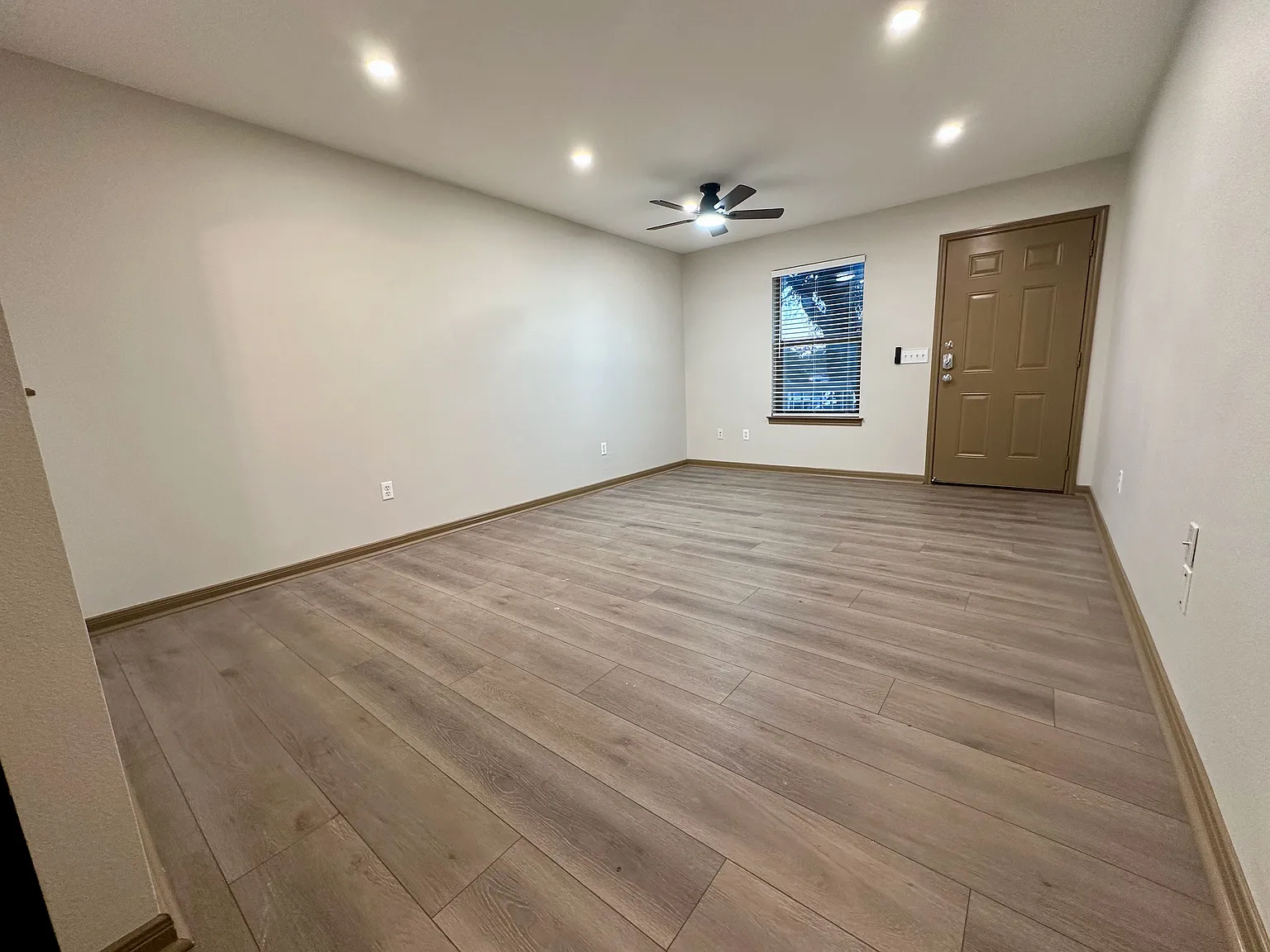2 bed, 900 sqft, $1,345 — Photo 2