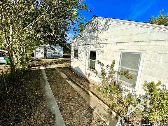 3rd image of 431 Glamis Ave