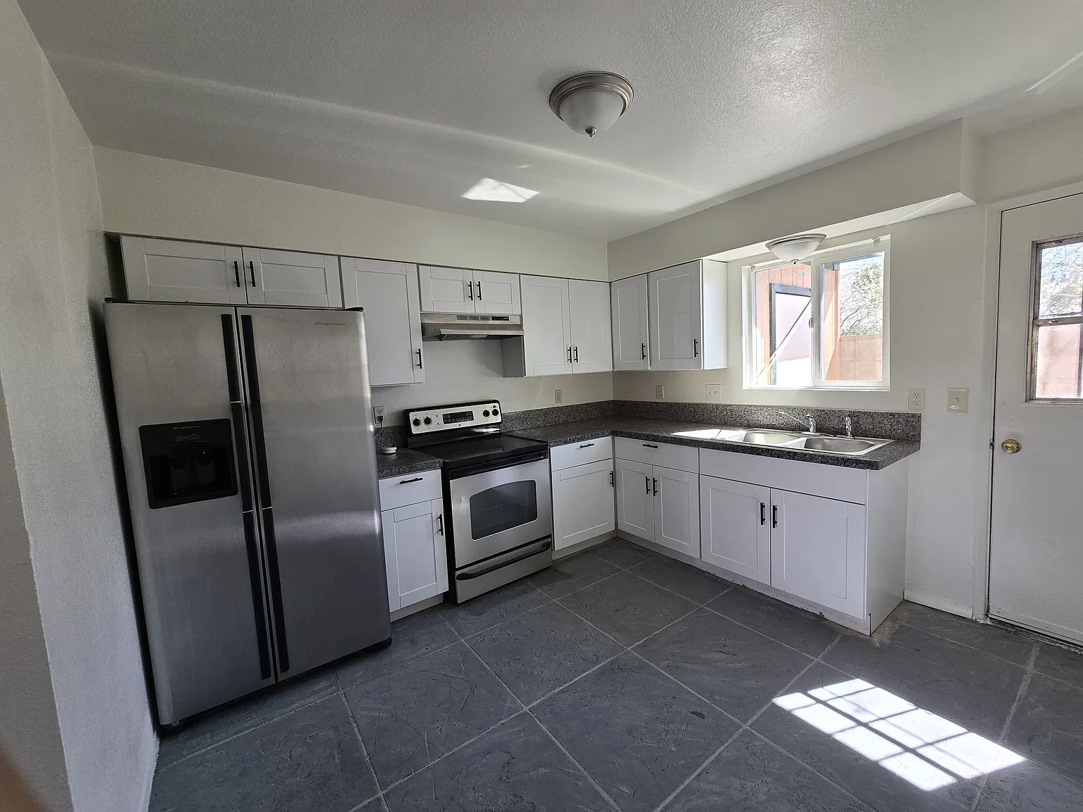 2 bed, 1000 sqft, $1,275 — Photo 1