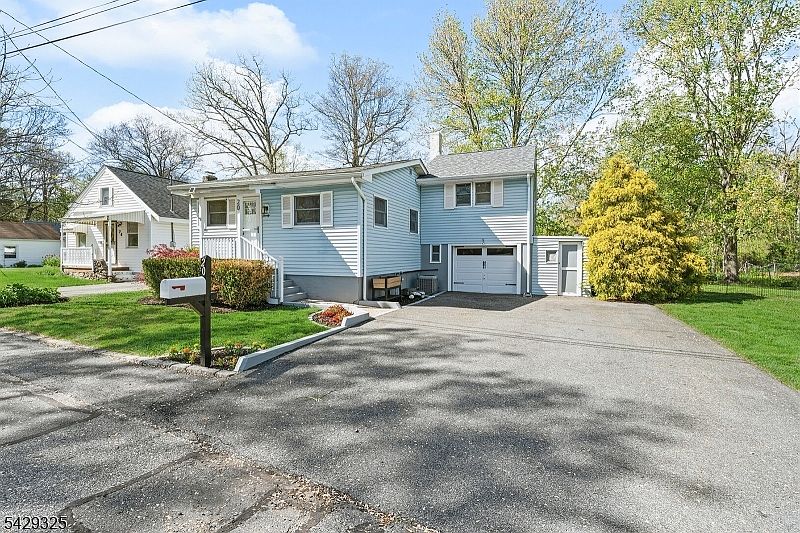 1st image of 20 Madelyn Ave
