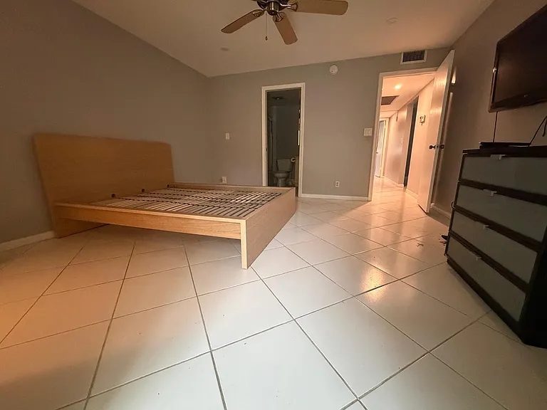 2402 Antigua Cir #D1 — Photo 11
