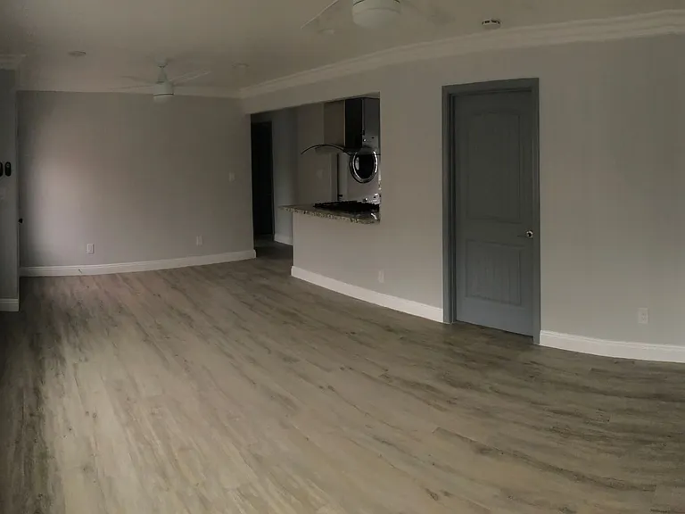922 N Summit Avenue — Photo 15