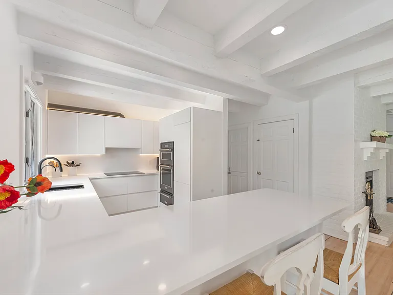 57 Osborne Ln — Photo 7