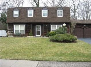 321 Astor Dr, Sayville, NY 11782