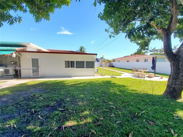 140 Iroquois St, Miami, FL