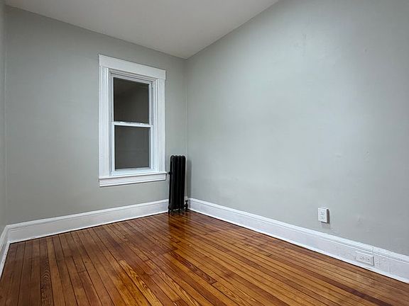 5th image of 2-4 & 6 Eight Duer St N #8D