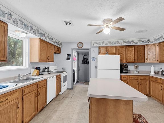4th image of 28625 Cedar Ct