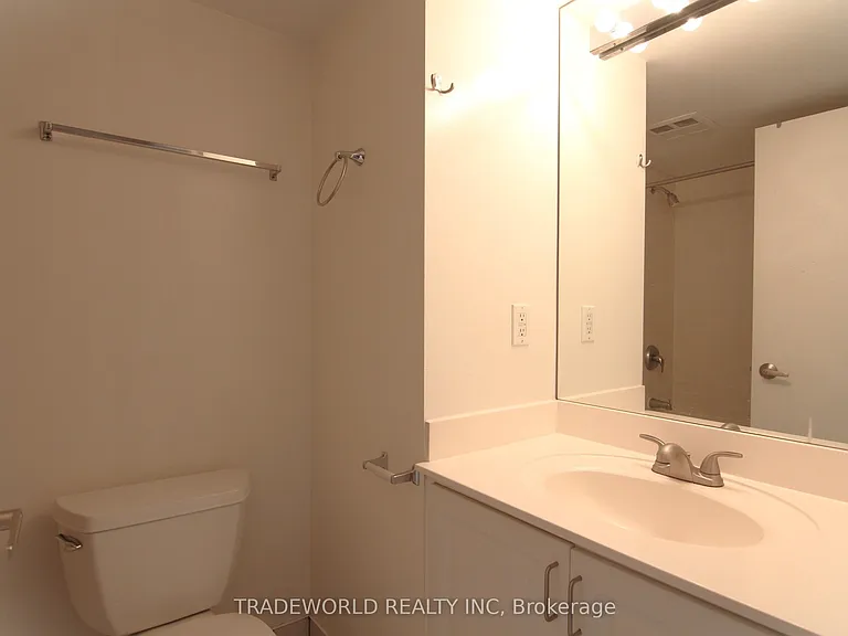 219 Fort York Blvd #807 — Photo 8